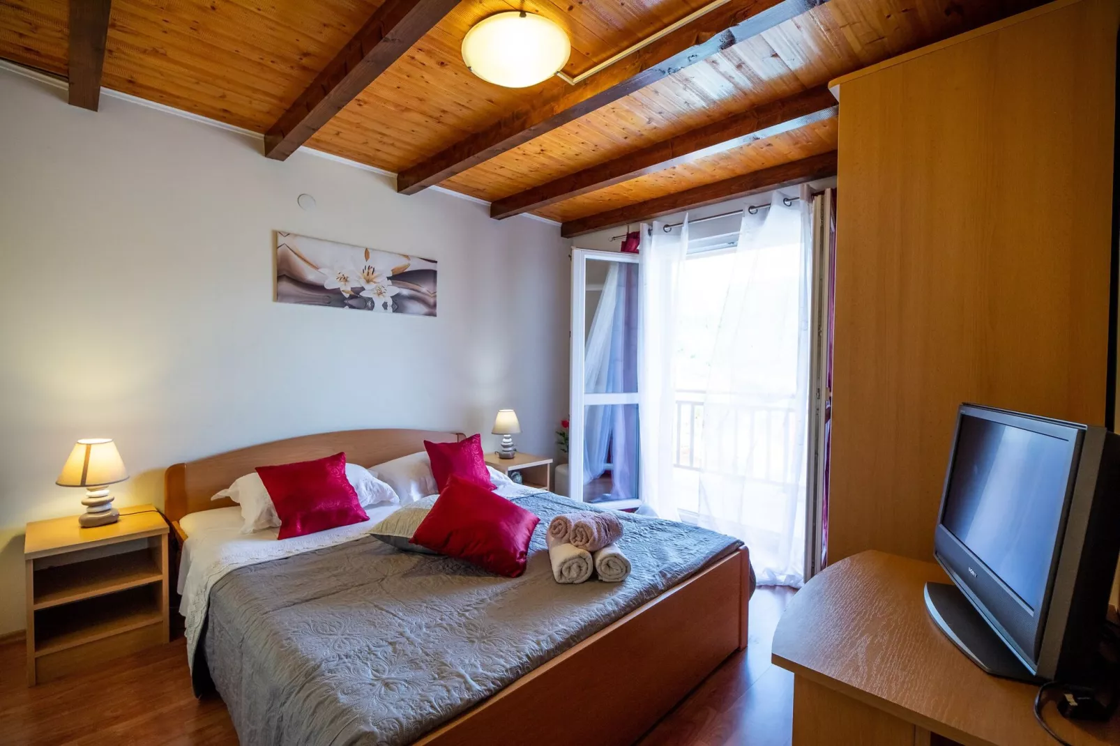 Apartment Maja's Style - Two Bedroom Apartment with Terrace and Garden View-Bedroom
