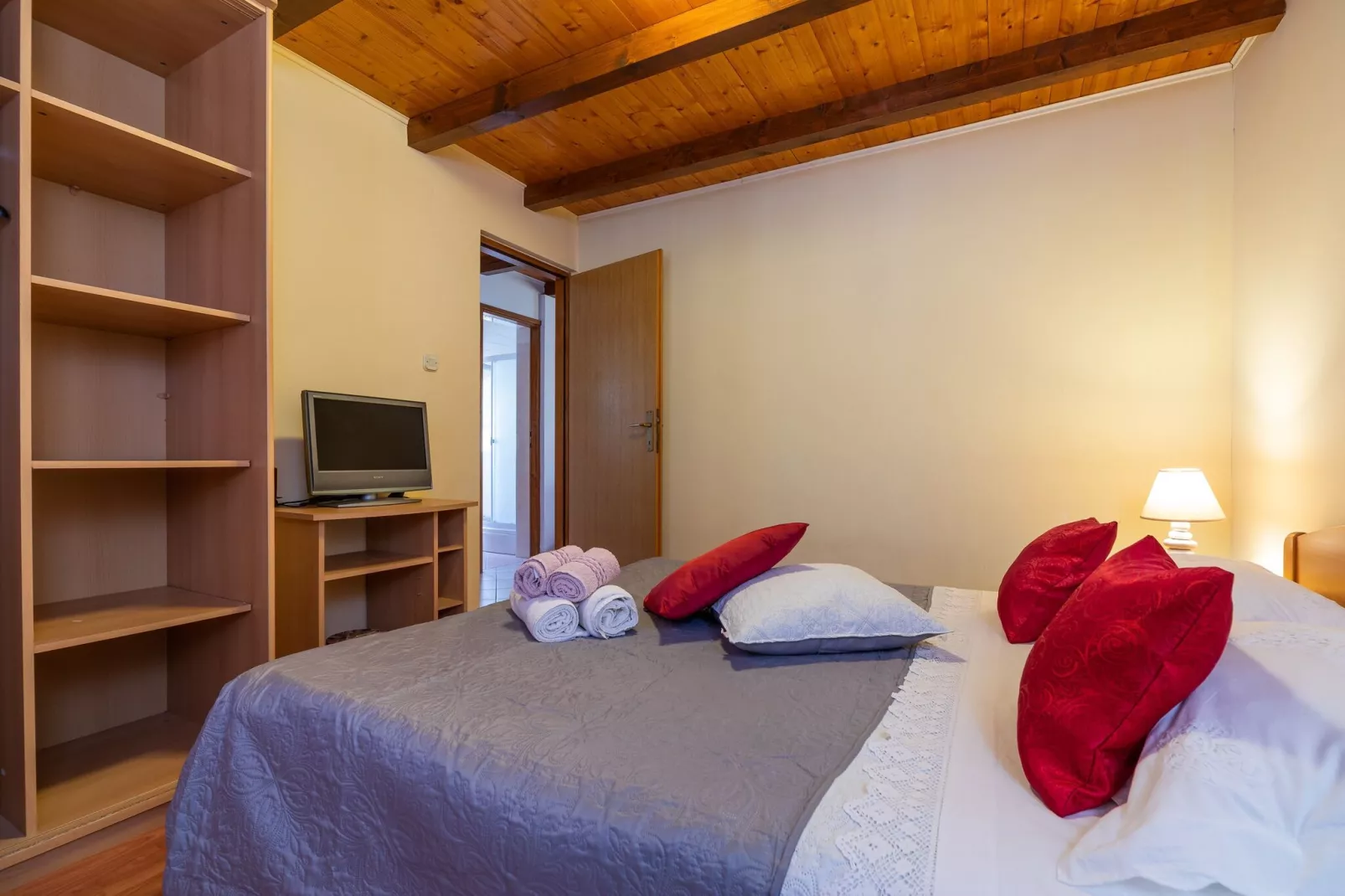 Apartment Maja's Style - Two Bedroom Apartment with Terrace and Garden View-Bedroom