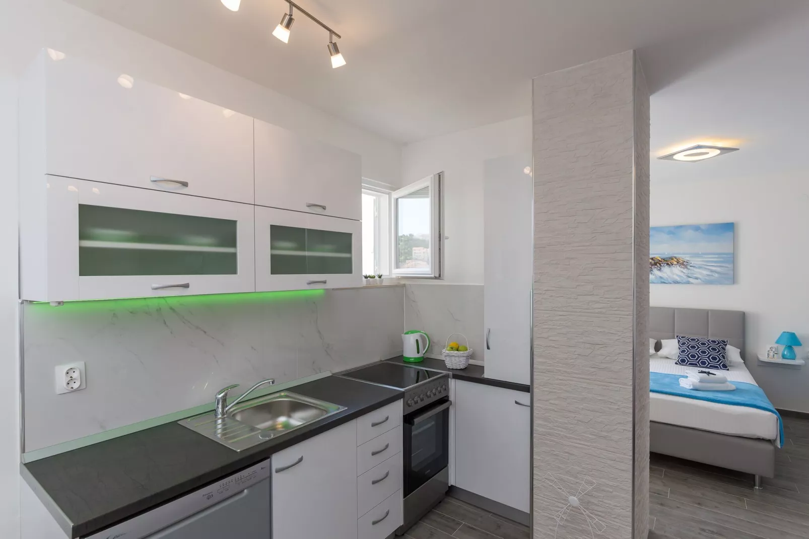 Apartment South Side - Studio Apartment with City View-Kitchen
