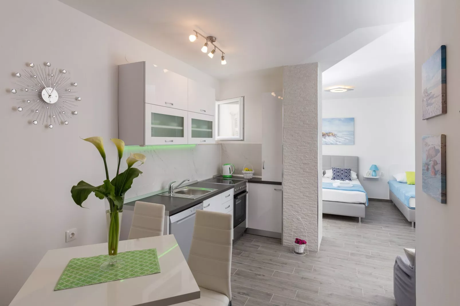 Apartment South Side - Studio Apartment with City View-Kitchen