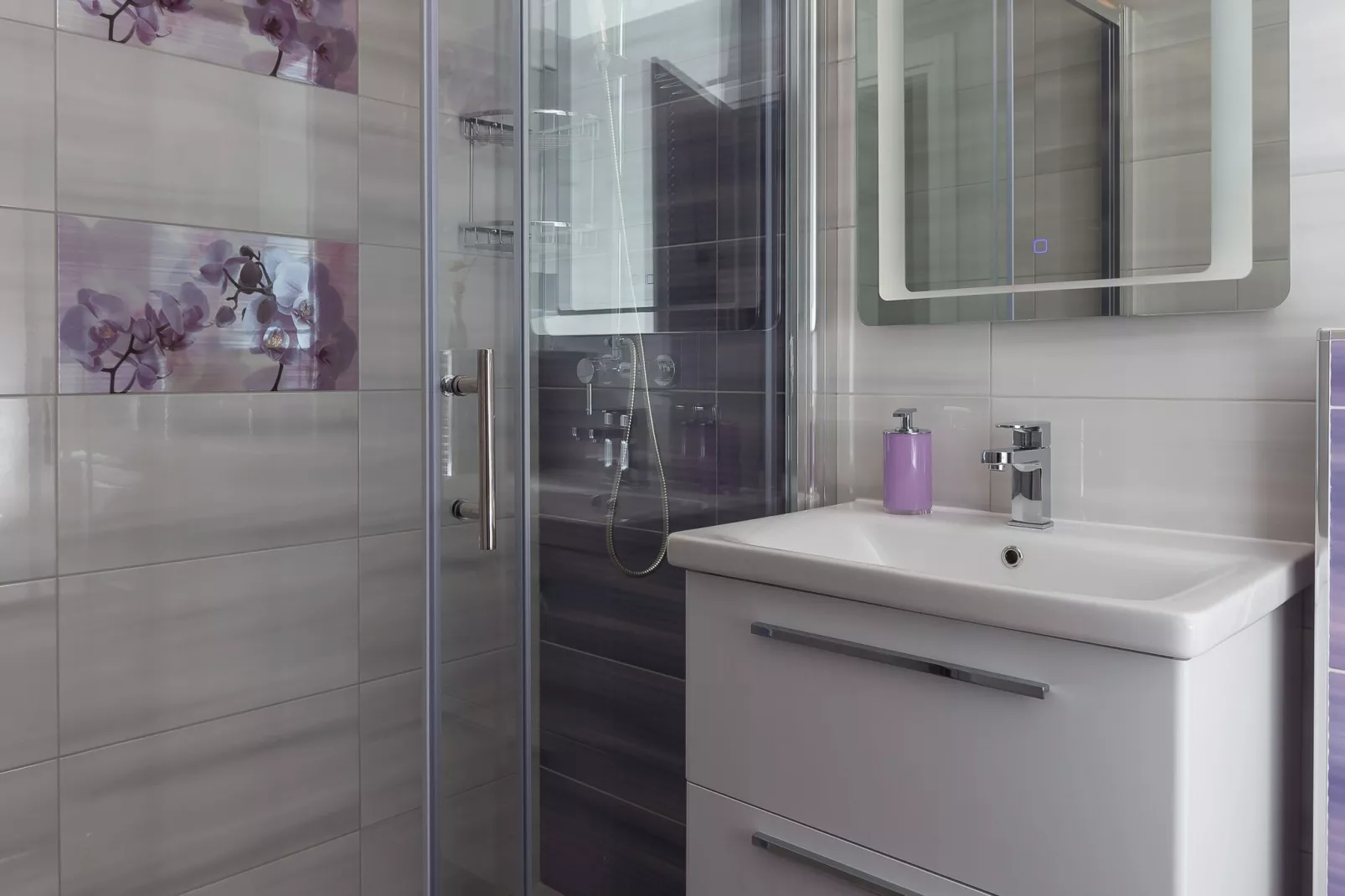 Apartment South Side - Studio Apartment with City View-Bathroom