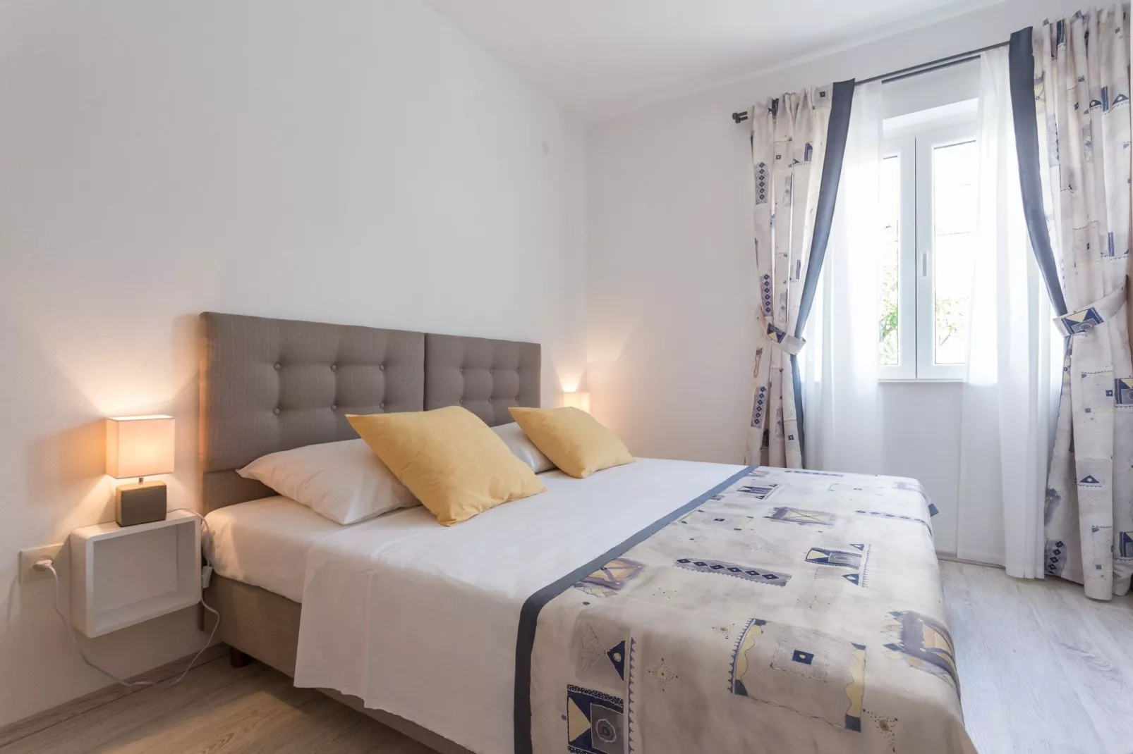 Apartments Oleander Sea View - Three Bedroom Apartment with Terrace and Sea View (Veliki)-Bedroom