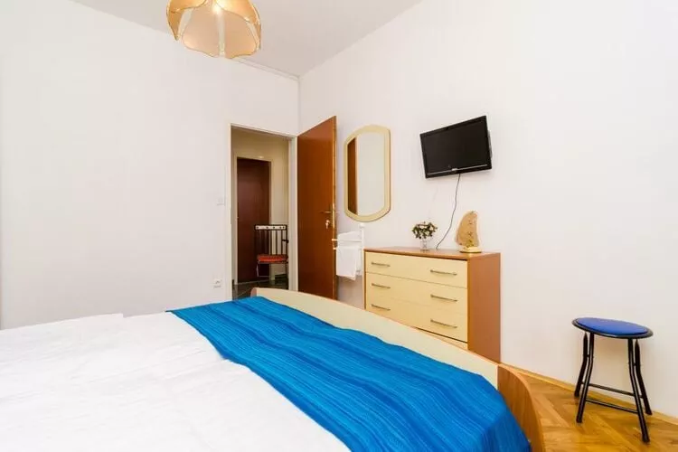 Apartments Peco - Three Bedroom Apartment with Balcony and Sea View-Chambre