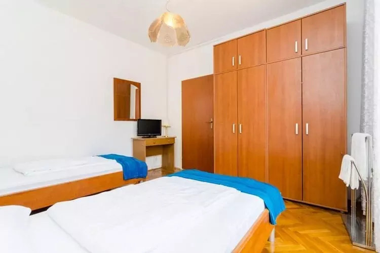 Apartments Peco - Three Bedroom Apartment with Balcony and Sea View-Chambre