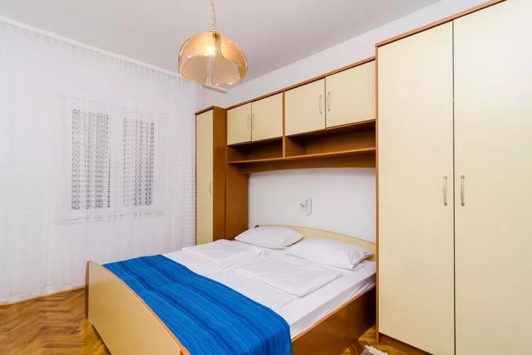 Apartments Peco - Three Bedroom Apartment with Balcony and Sea View-Chambre