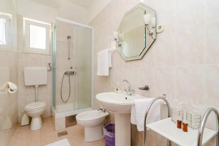 Apartments Peco - Three Bedroom Apartment with Balcony and Sea View-Salle de bain