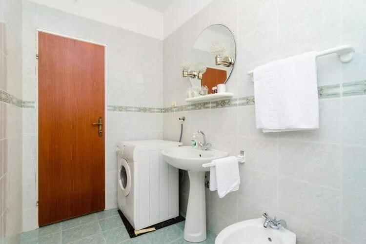 Apartments Peco - Three Bedroom Apartment with Balcony and Sea View-Salle de bain