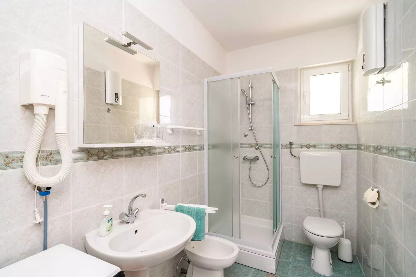 Apartments Peco - Three Bedroom Apartment with Balcony and Sea View-Salle de bain