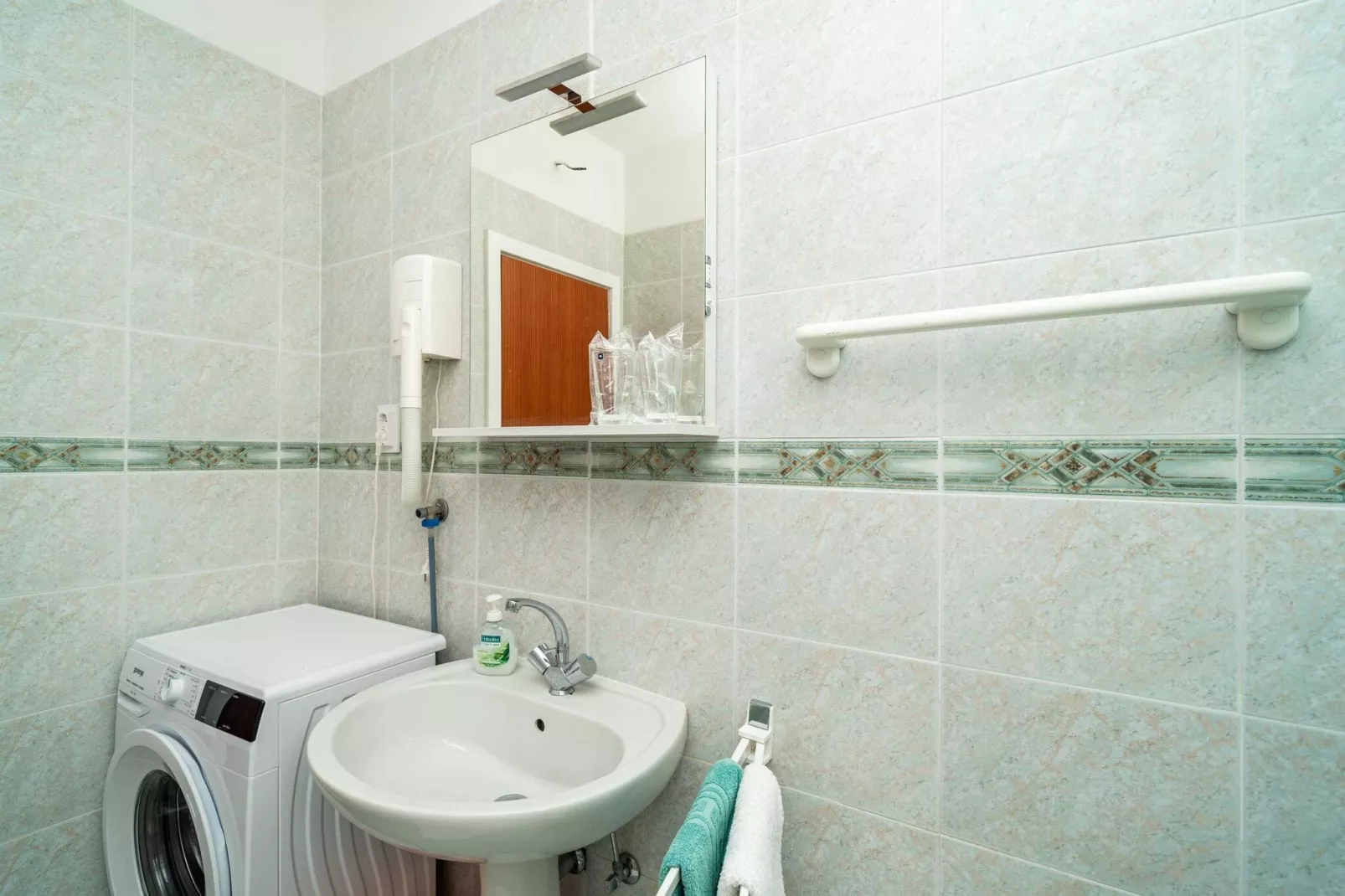 Apartments Peco - Three Bedroom Apartment with Balcony and Sea View-Salle de bain