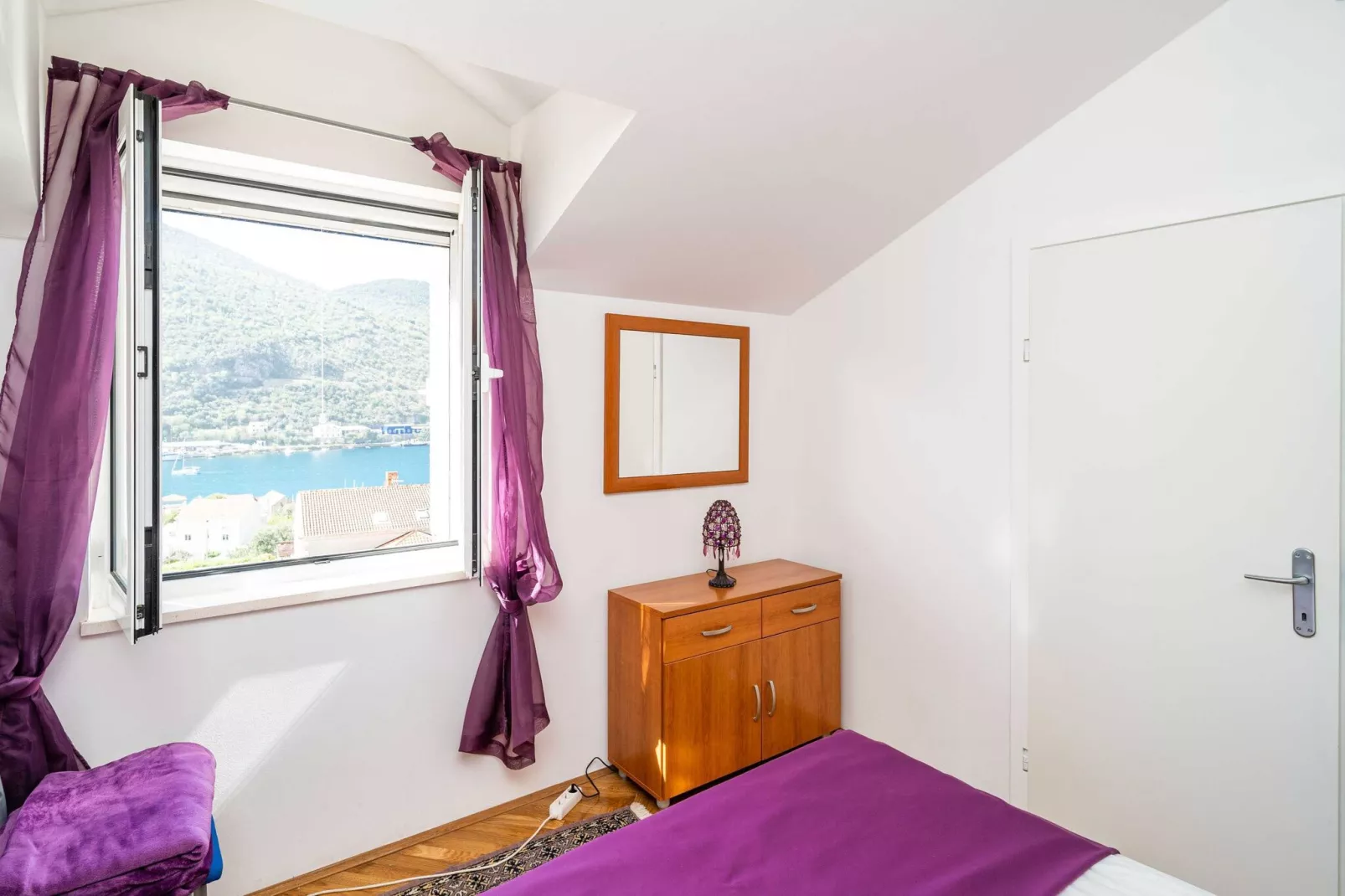 Apartments Peco - Studio Apartment with Balcony and Sea View-Chambre