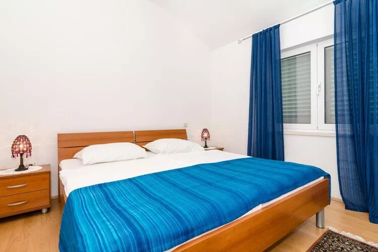 Apartments Peco - One Bedroom Apartment with Patio and Side Sea View-Chambre