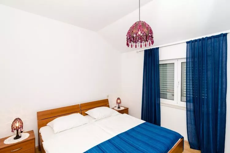 Apartments Peco - One Bedroom Apartment with Patio and Side Sea View-Chambre