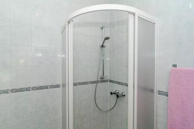 Apartments Peco - One Bedroom Apartment with Patio and Side Sea View-Salle de bain