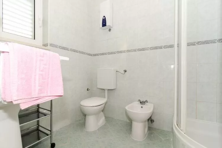 Apartments Peco - One Bedroom Apartment with Patio and Side Sea View-Salle de bain