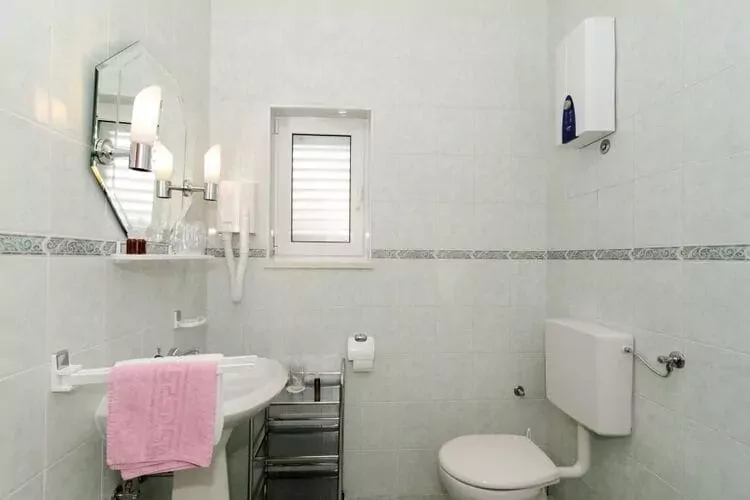 Apartments Peco - One Bedroom Apartment with Patio and Side Sea View-Salle de bain