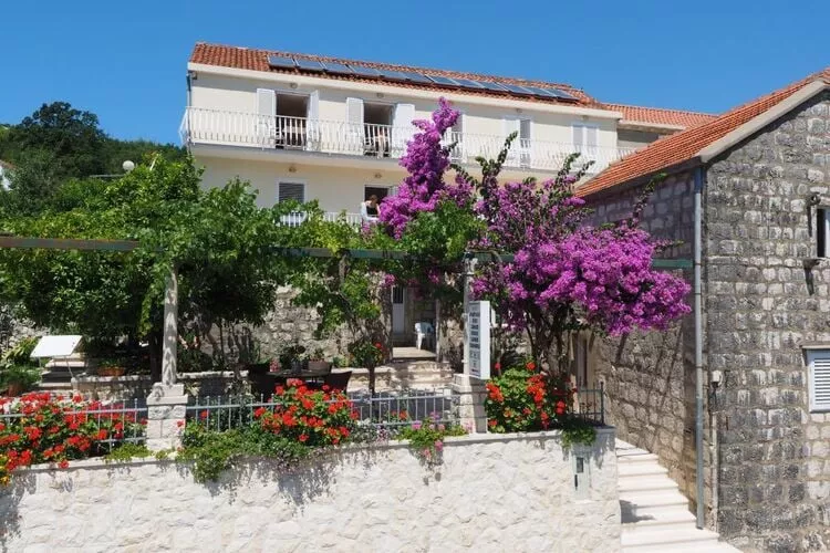 Apartments & Room Eva Slano - Double Room with Balcony and Sea View (Kamara)-Extérieur