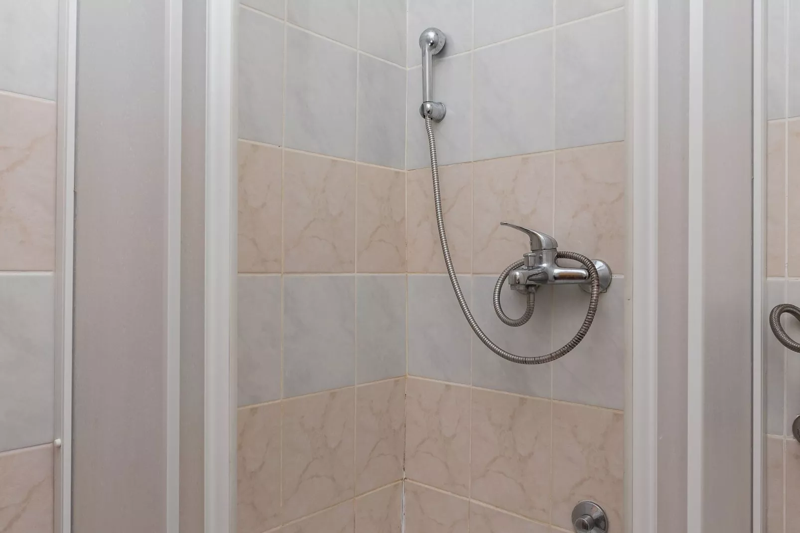 Apartments & Room Eva Slano - One Bedroom Apartment with Terrace and Sea View ( Srednji )-Salle de bain