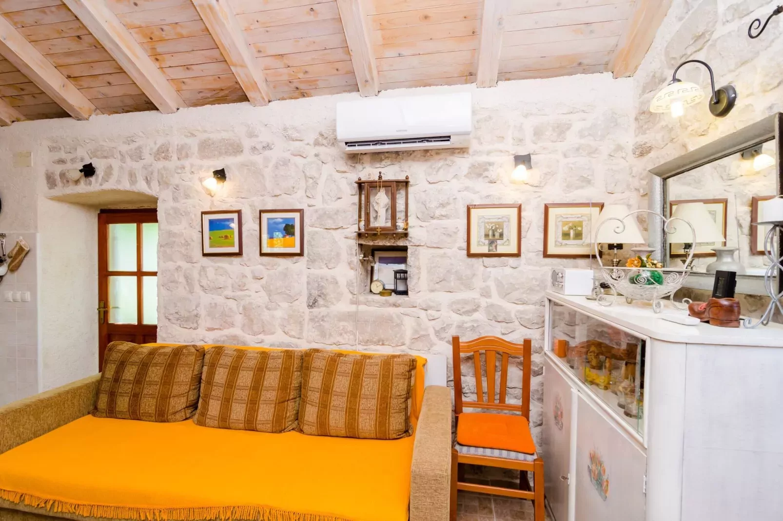 Holiday Home Kamenice - One Bedroom Holiday Home with Terrace-Wohnzimmer