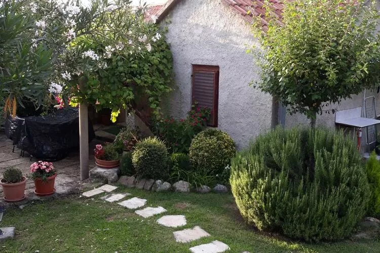 Holiday Home Kamenice - One Bedroom Holiday Home with Terrace-Gärten Sommer