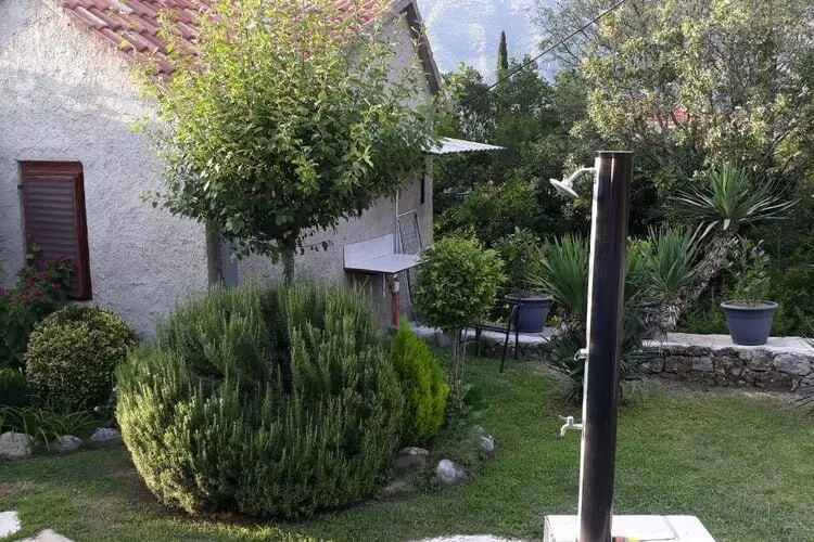 Holiday Home Kamenice - One Bedroom Holiday Home with Terrace-Gärten Sommer
