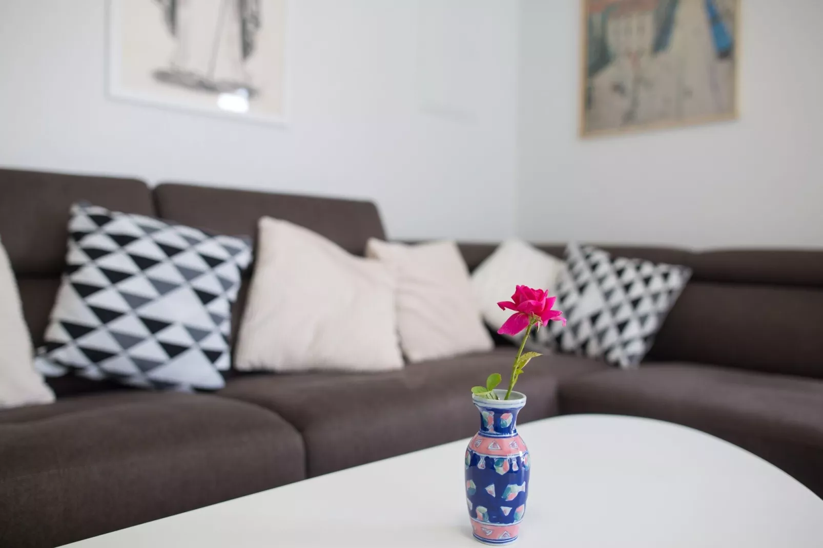 Serious Job Apartment - One Bedroom Apartment with Shared Terrace (veći)-Wohnzimmer