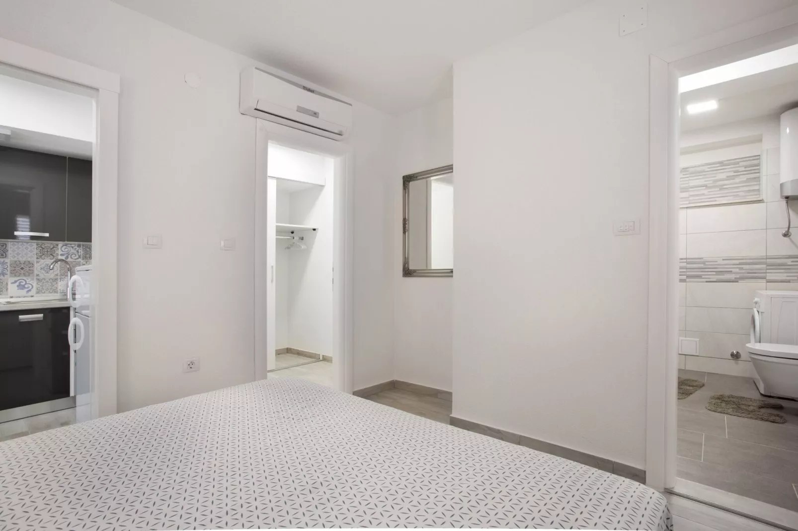 Serious Job Apartment - One Bedroom Apartment with Shared Terrace (veći)-Schlafzimmer