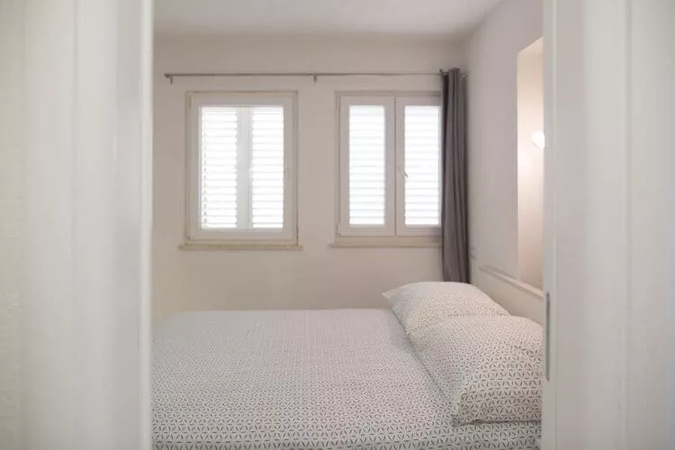 Serious Job Apartment - One Bedroom Apartment with Shared Terrace (veći)-Schlafzimmer