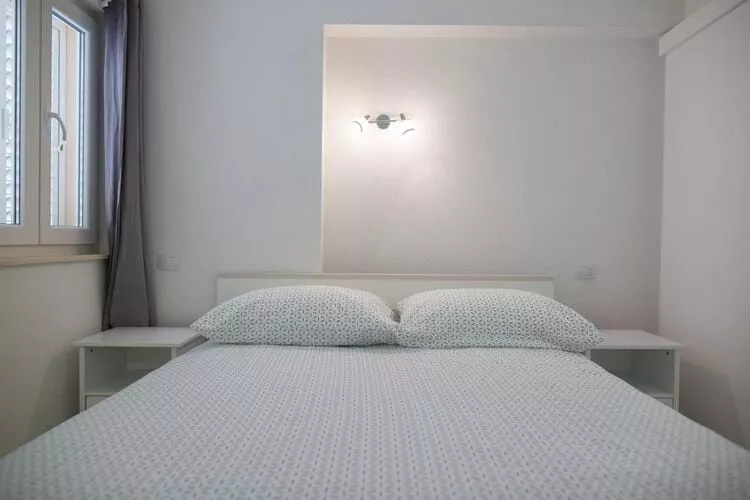 Serious Job Apartment - One Bedroom Apartment with Shared Terrace (veći)-Schlafzimmer