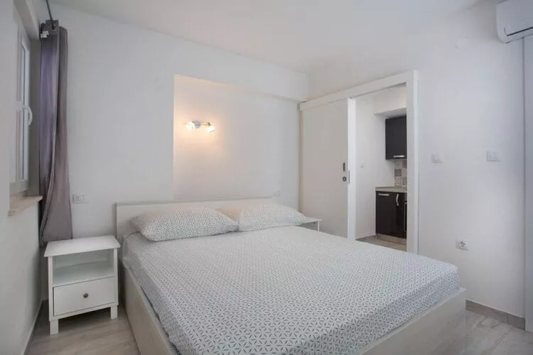 Serious Job Apartment - One Bedroom Apartment with Shared Terrace (veći)-Schlafzimmer