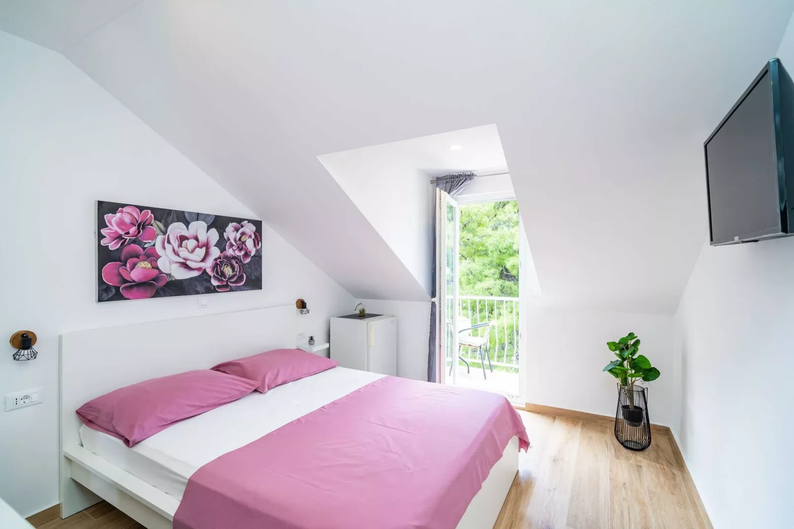 Apartment & Rooms Papa - Superior Double or Twin Room with Balcony and Partial Sea View (Soba 1)-Bedroom