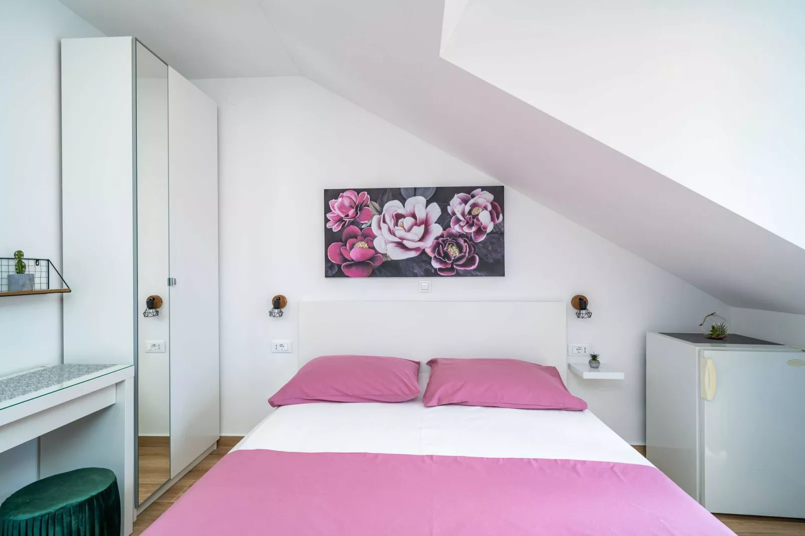 Apartment & Rooms Papa - Superior Double or Twin Room with Balcony and Partial Sea View (Soba 1)-Bedroom