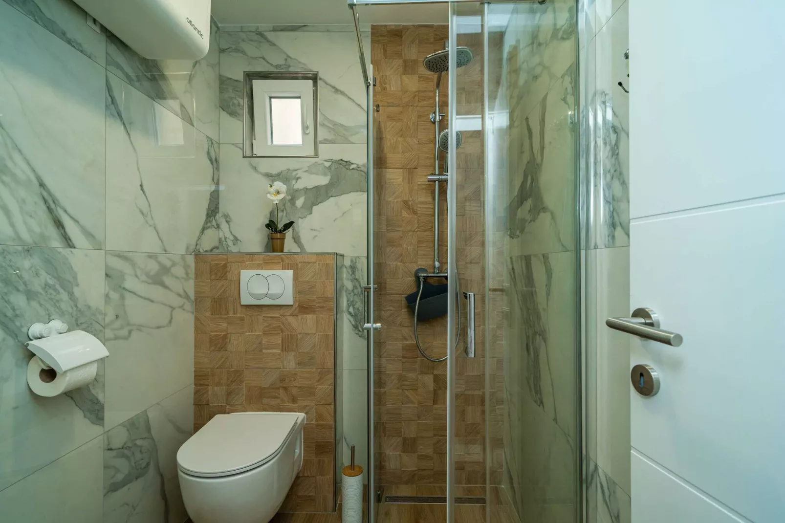 Apartment & Rooms Papa - Superior Double or Twin Room with Balcony and Partial Sea View (Soba 1)-Bathroom