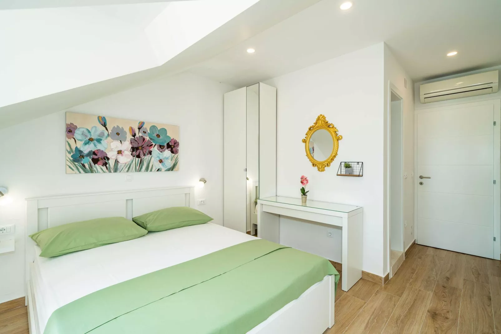 Apartment & Rooms Papa - Premium Double or Twin Room with Balcony and Partial Sea View (Soba 2)-Bedroom