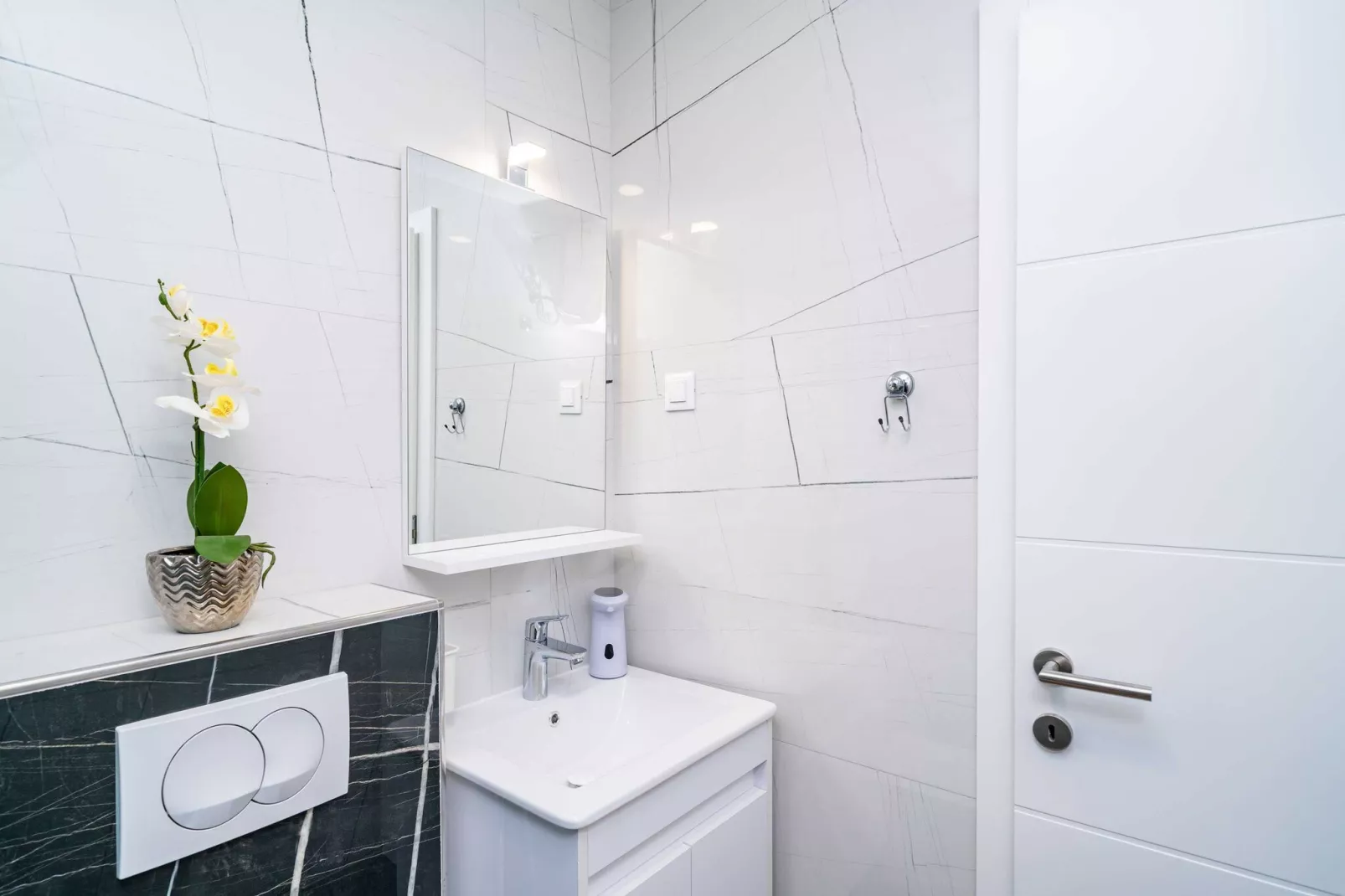 Apartment & Rooms Papa - Premium Double or Twin Room with Balcony and Partial Sea View (Soba 2)-Bathroom