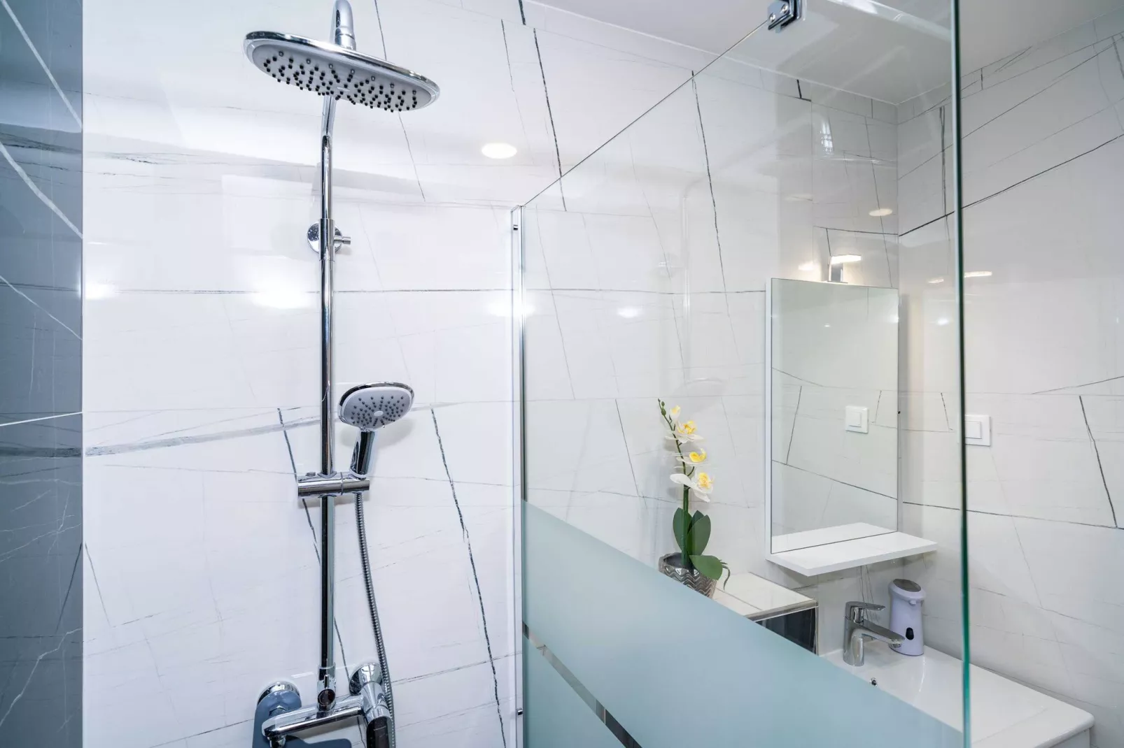 Apartment & Rooms Papa - Premium Double or Twin Room with Balcony and Partial Sea View (Soba 2)-Bathroom