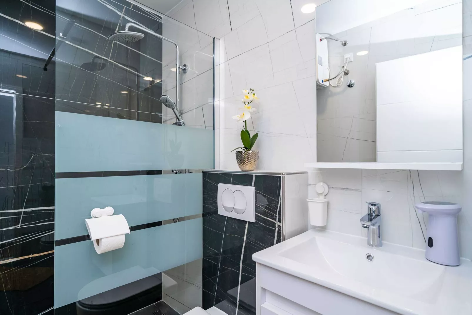 Apartment & Rooms Papa - Premium Double or Twin Room with Balcony and Partial Sea View (Soba 2)-Bathroom
