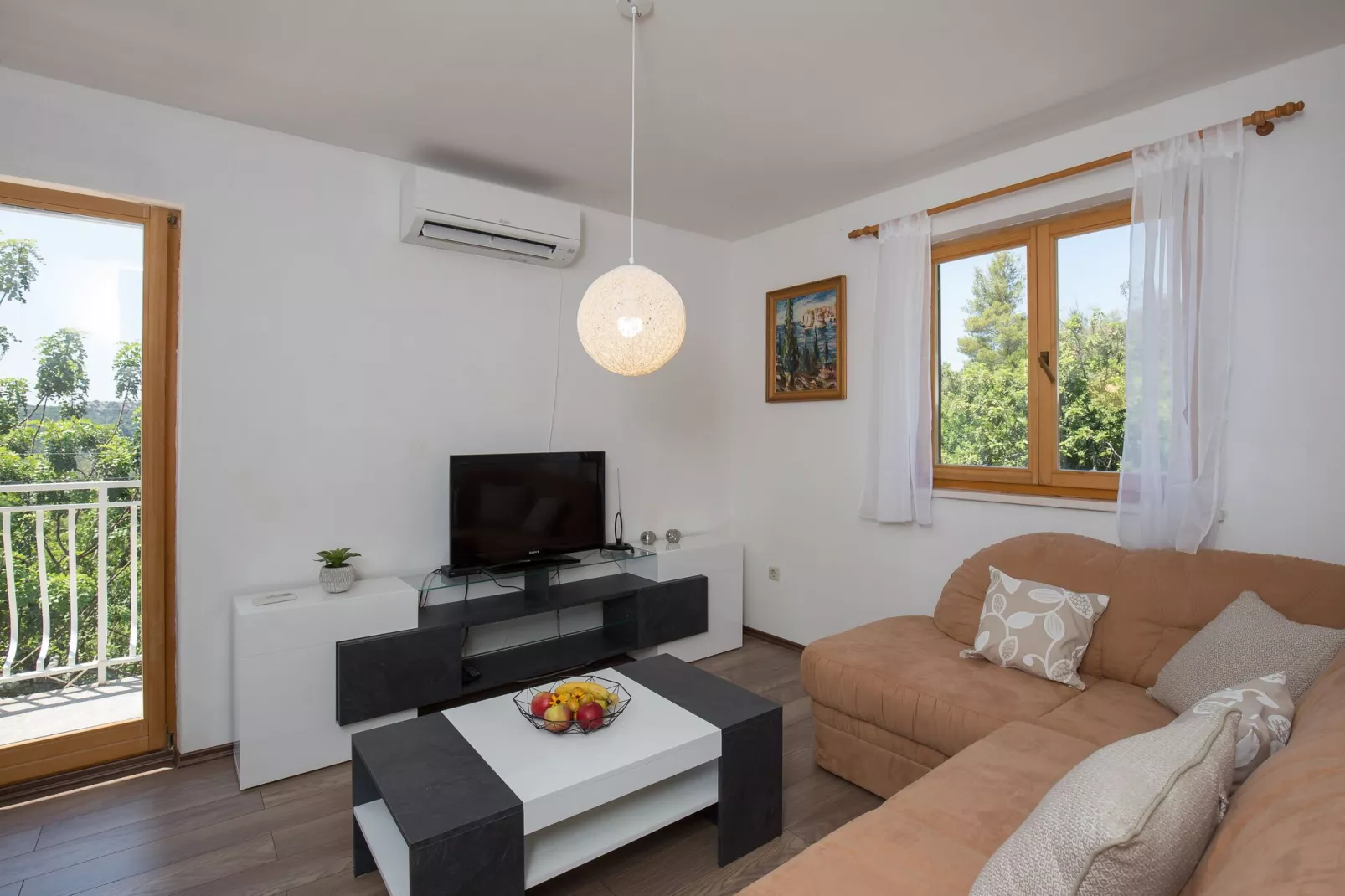 Apartment Kod Jadranke - Two Bedroom Apartment with Balcony and Sea View-Living room