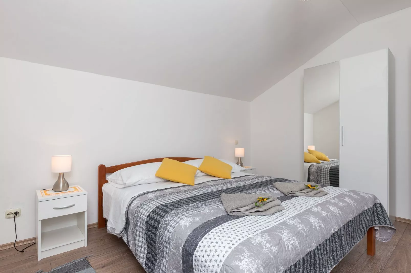 Apartment Kod Jadranke - Two Bedroom Apartment with Balcony and Sea View-Bedroom