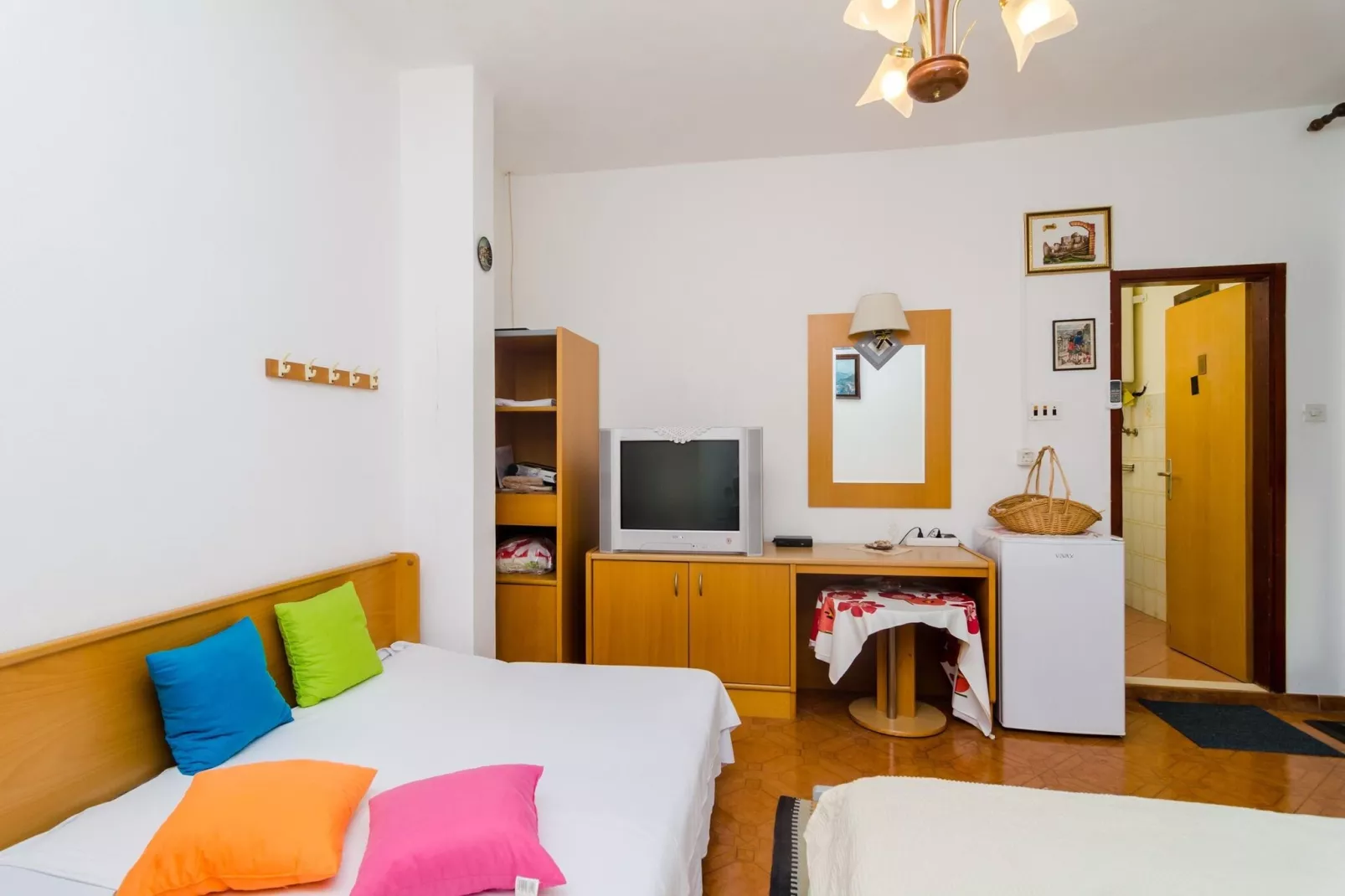 Apartments Rašica Molunat - Triple Room with Patio and Sea View (Soba sa kuhinjom)-Indoor