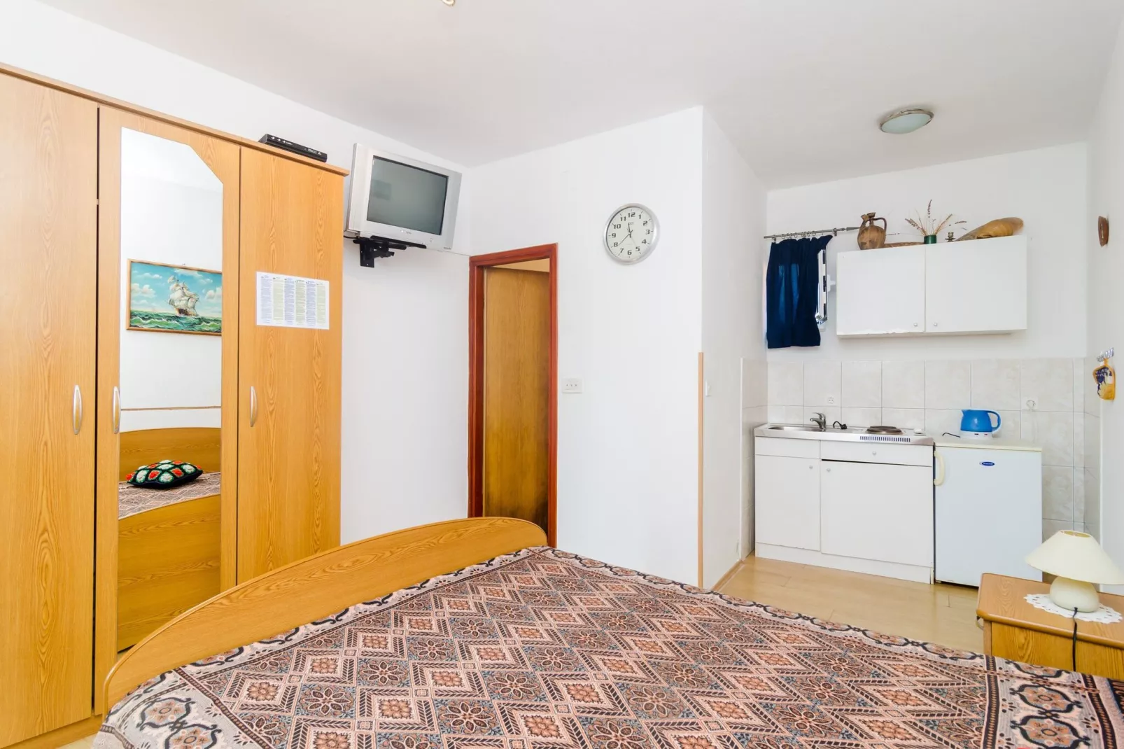 Apartments Rašica Molunat- Standard Studio Apartment with Patio and Side Sea View (Apt 14)-Bedroom