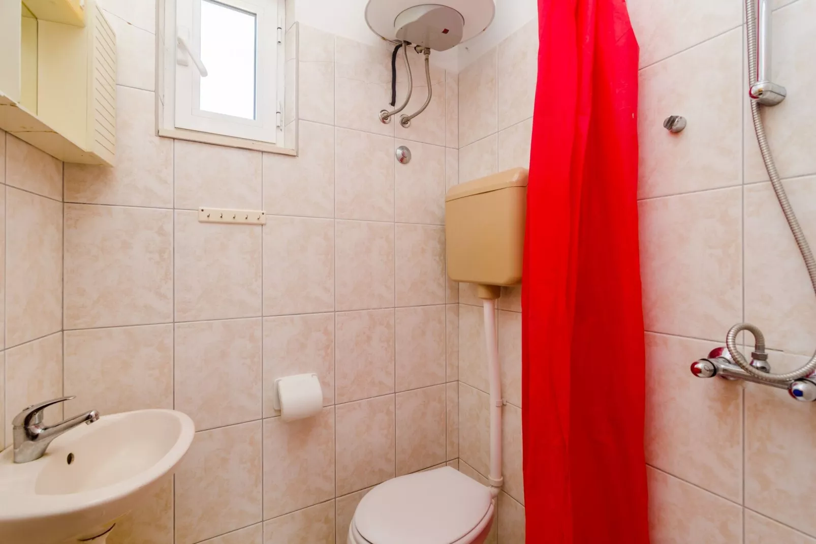 Apartments Rašica Molunat- Standard Studio Apartment with Patio and Side Sea View (Apt 14)-Bathroom