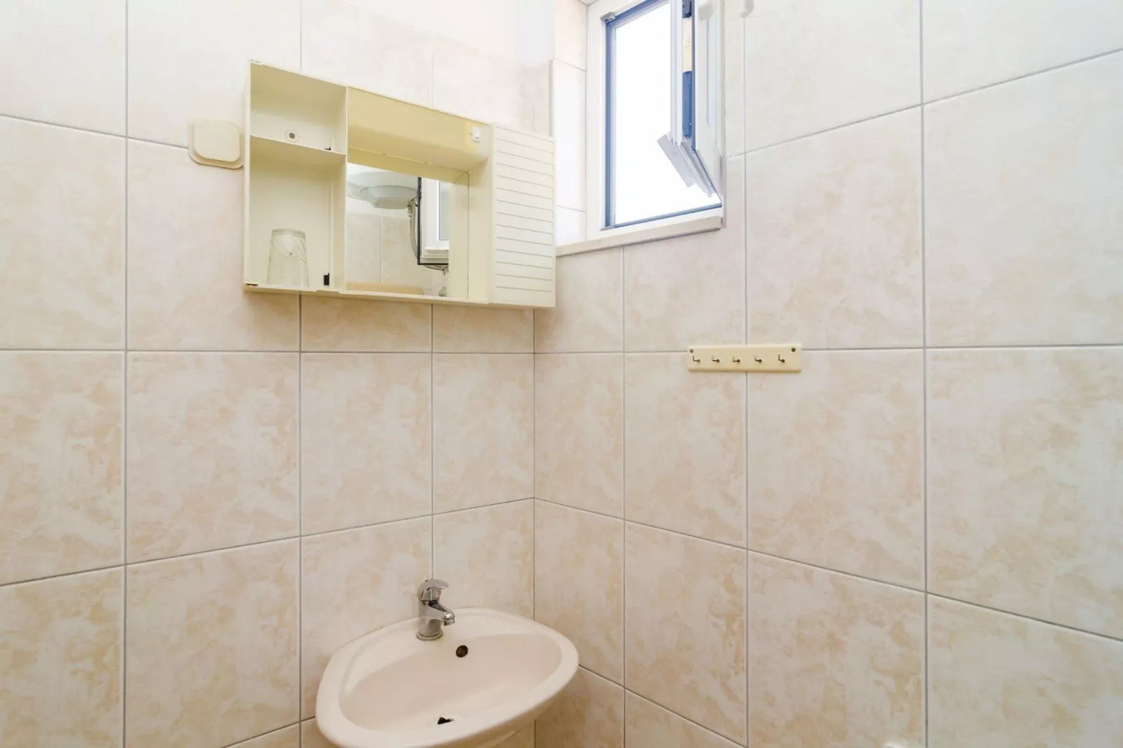 Apartments Rašica Molunat - Studio Apartment with Terrace and Sea View (Apartment 16)-Bathroom