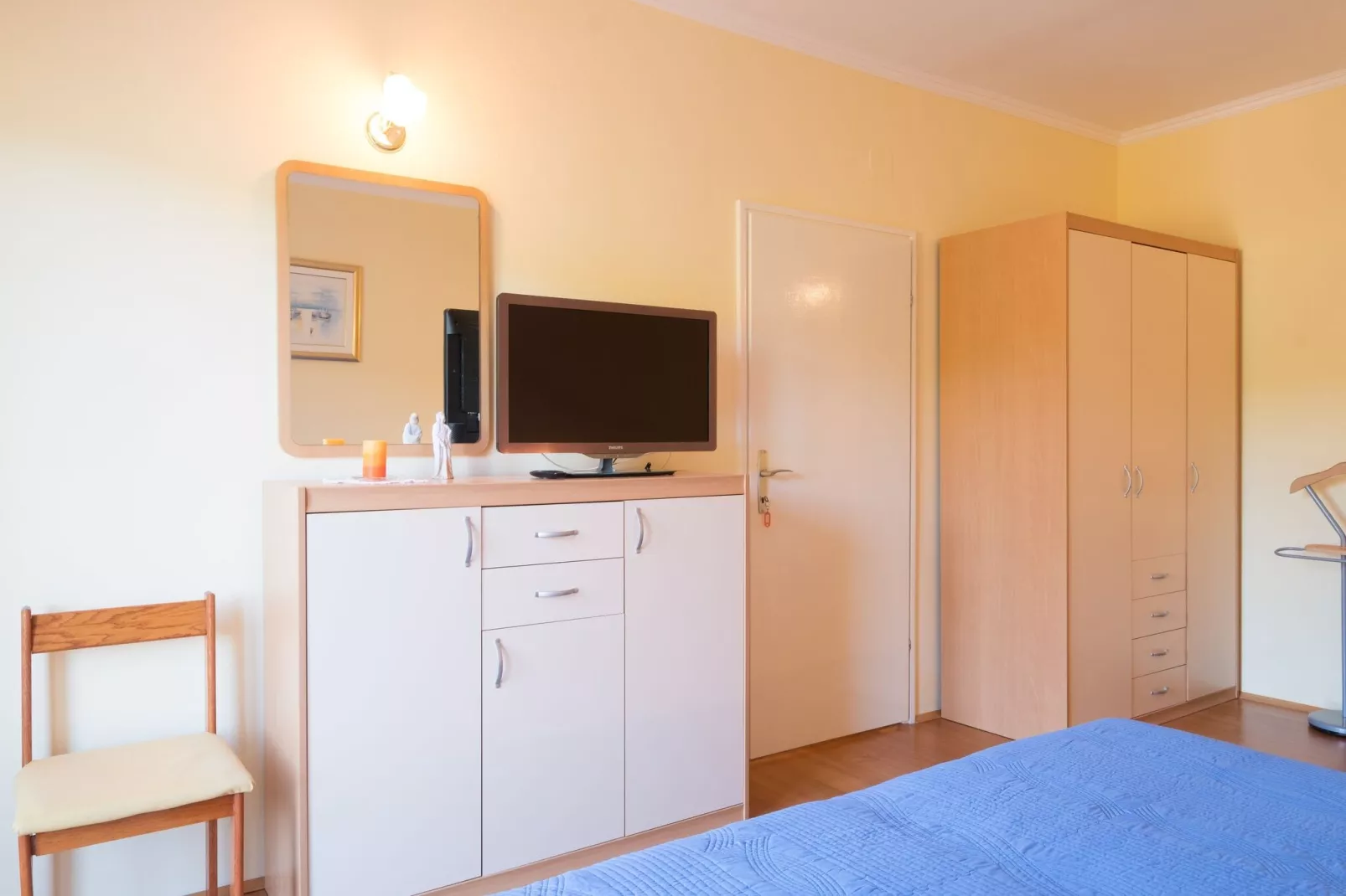 Apartments Saulan - One Bedroom Apartment with Balcony and Garden View (Molunat)-Bedroom