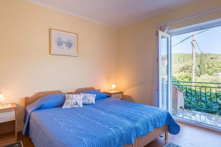 Apartments Saulan - One Bedroom Apartment with Balcony and Garden View (Molunat)-Bedroom