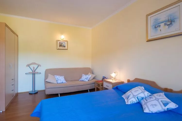 Apartments Saulan - One Bedroom Apartment with Balcony and Garden View (Molunat)-Bedroom