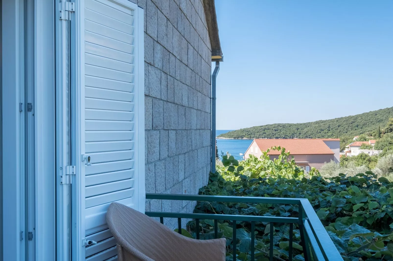 Apartments Saulan - One Bedroom Apartment with Balcony and Garden View (Molunat)-Terrace balcony