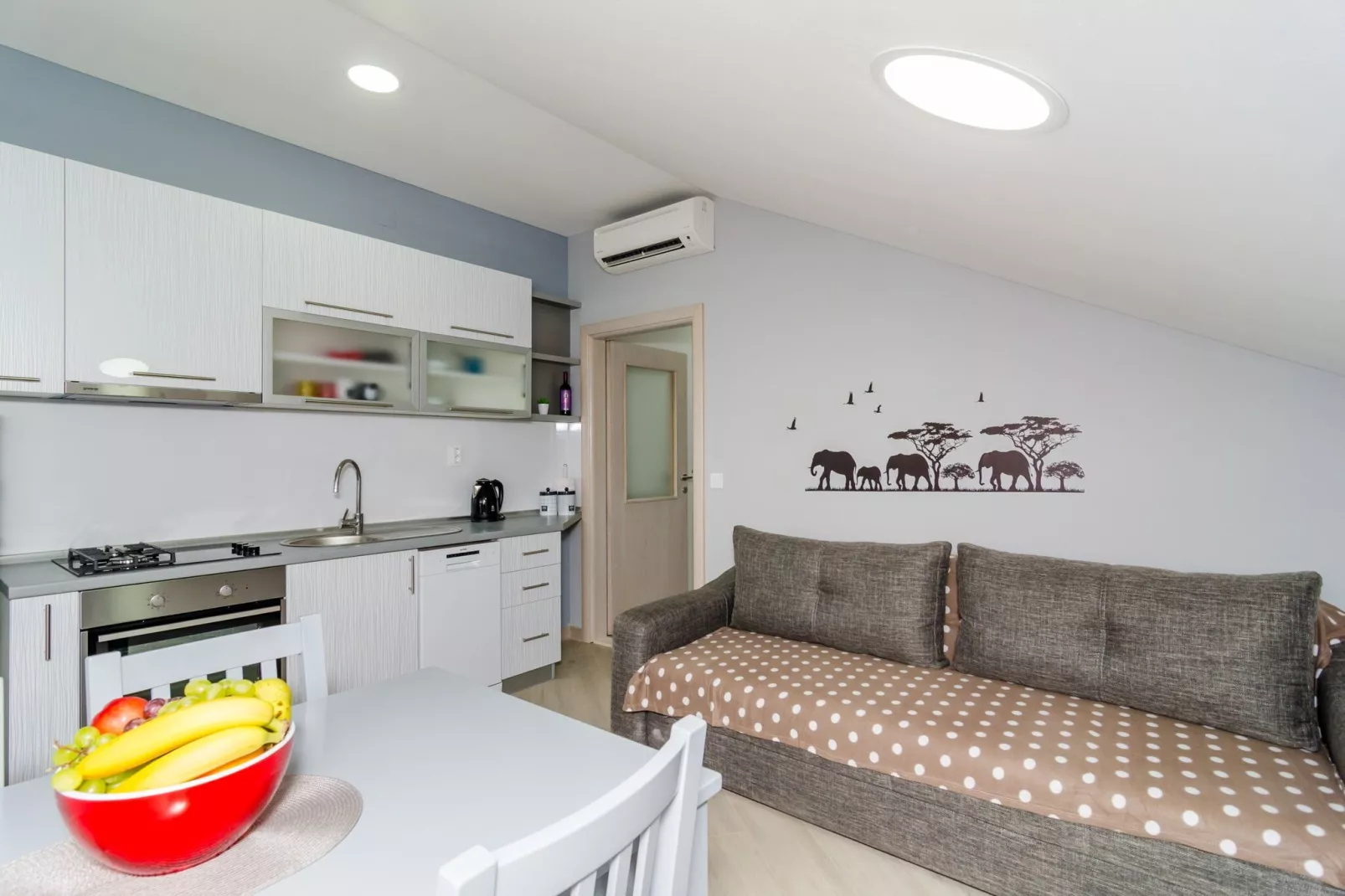 Apartments Donita - Standard Two Bedroom Apartment with Balcony and Sea View-Living room