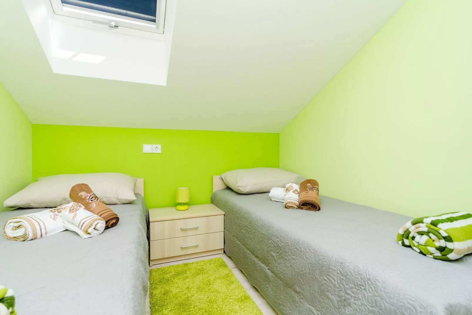 Apartments Donita - Standard Two Bedroom Apartment with Balcony and Sea View-Bedroom