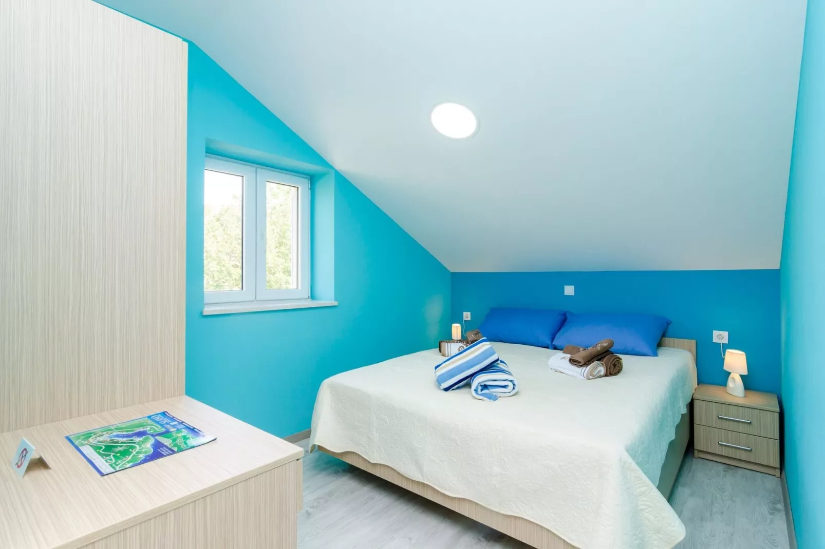 Apartments Donita - Standard Two Bedroom Apartment with Balcony and Sea View-Bedroom