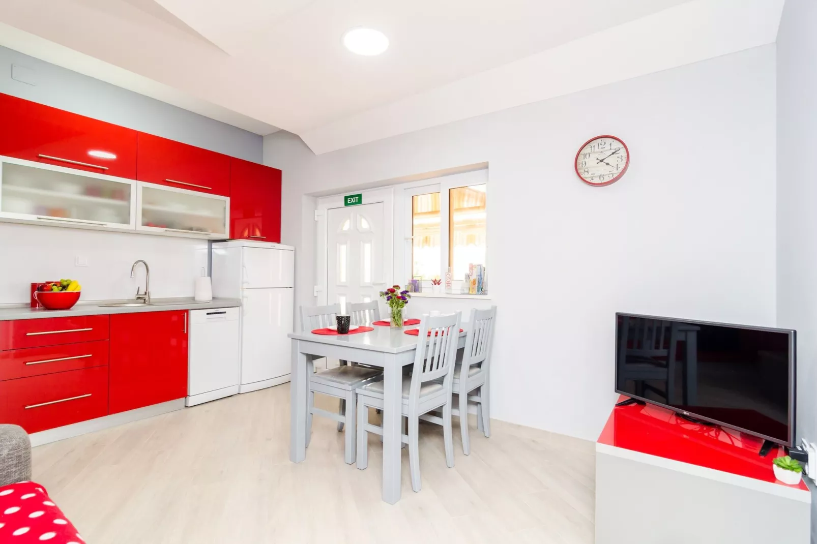 Apartments Donita - Comfort Two Bedroom Apartment with Balcony and Sea View-Kitchen
